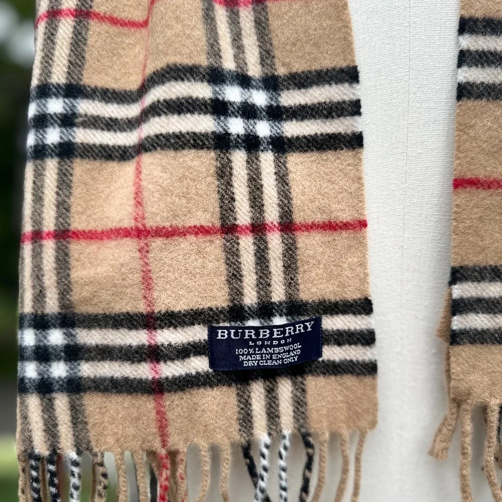 Burberry vintage black red